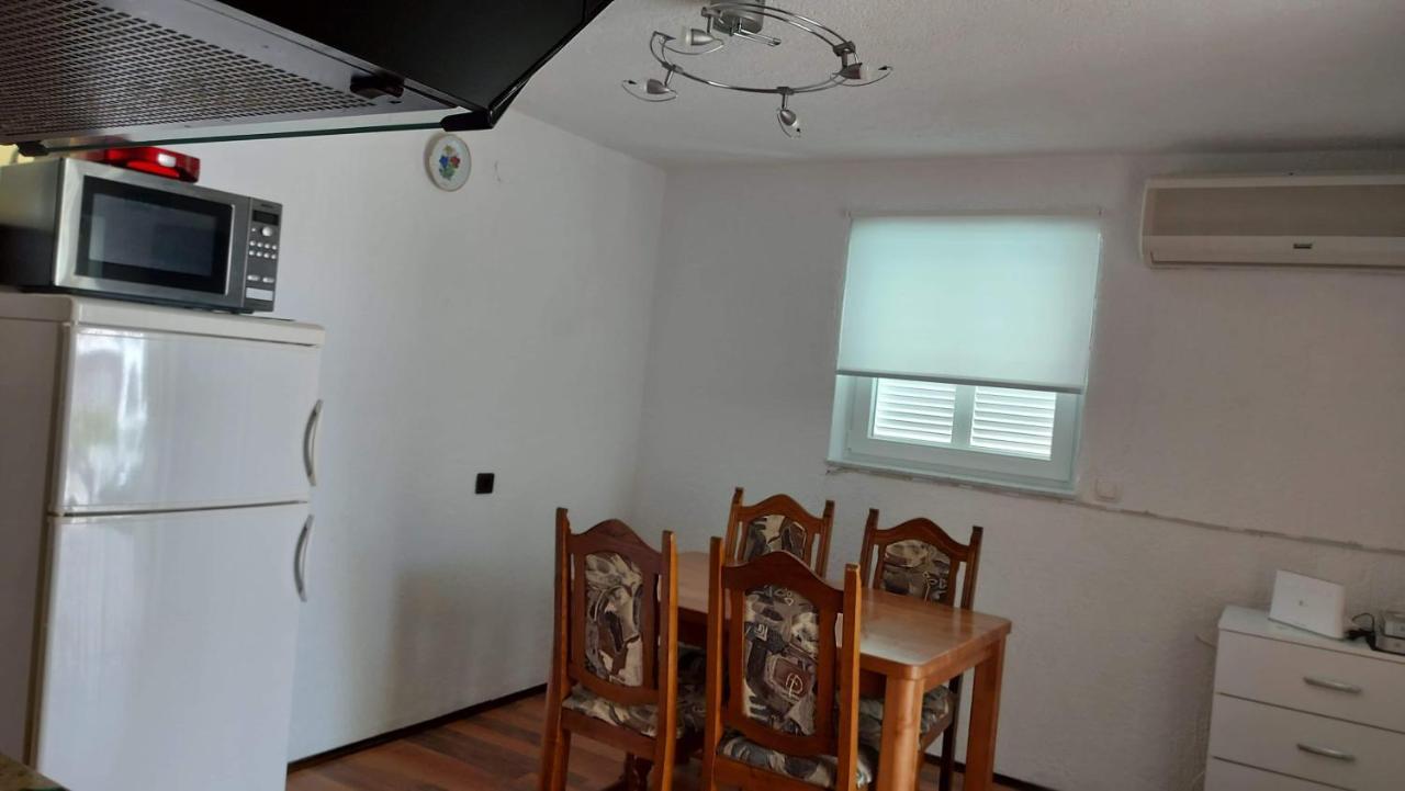 Apartman Zahira Karlobag Bagian luar foto