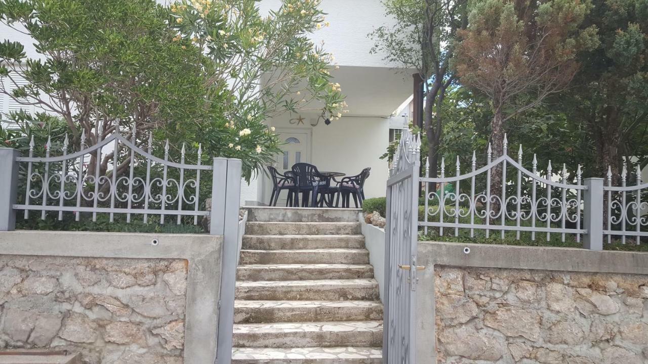 Apartman Zahira Karlobag Bagian luar foto