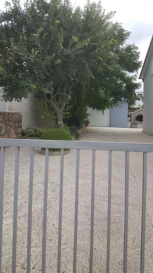 Apartman Zahira Karlobag Bagian luar foto